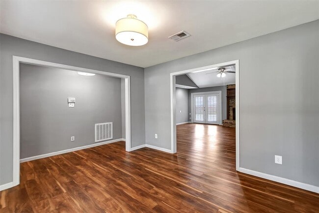 Building Photo - 25802 Maplewood Dr