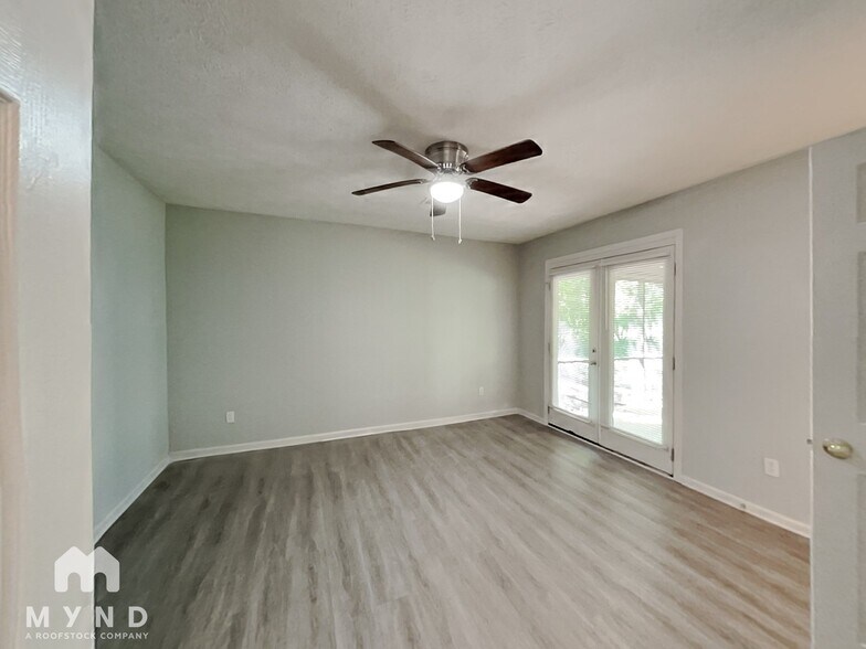 Building Photo - 8275 Brittany Ln