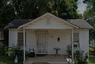 Building Photo - 204 Thomas Ln