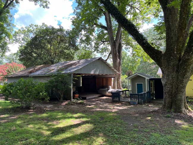 Building Photo - NEW PRICE!!!!! Sprawling Southern Home in ...