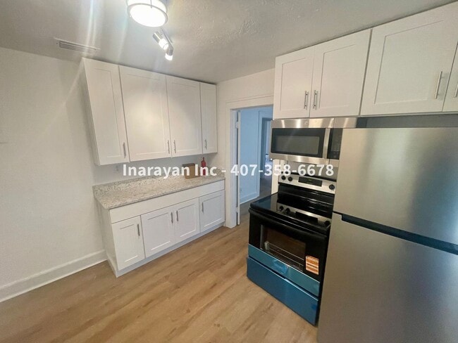 Primary Photo - Newly Remodeled 2/1 House with cozy porch