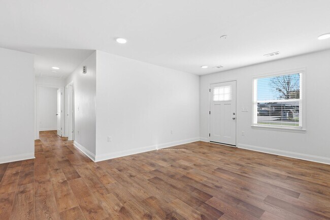 Building Photo - Newly Renovated Home in Westside Savannah