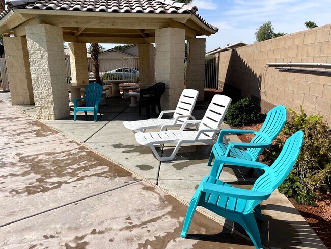 Building Photo - Fully furnished Rental Available Now