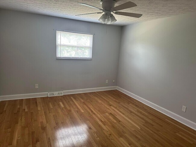 Building Photo - 4867 Dierker Rd
