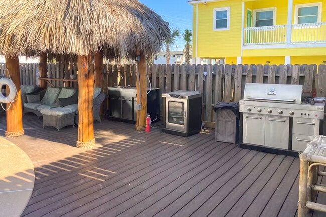 Building Photo - 607 Sand Key Dr