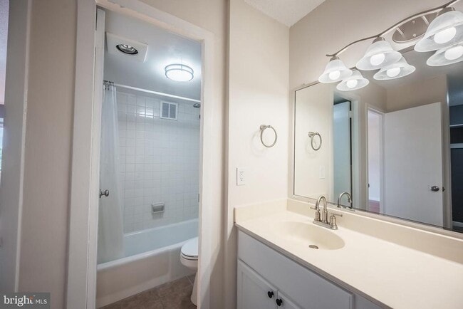 Building Photo - 2500 N Van Dorn St