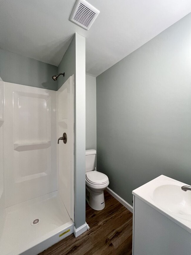 Building Photo - Move-In Special Available! Cozy 3-Bedroom,...