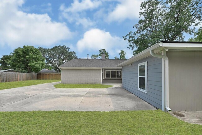 Building Photo - 9214 McAfee Dr