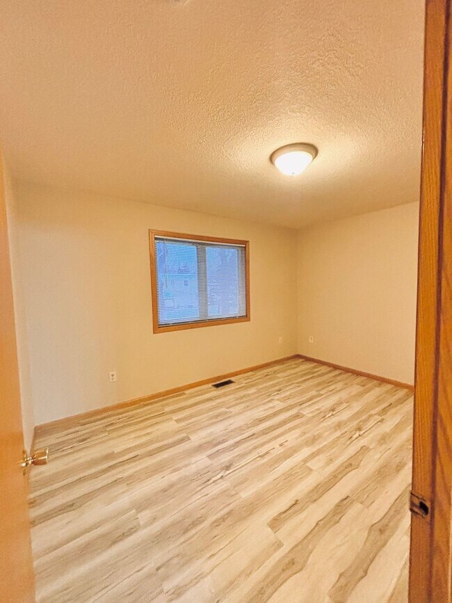 Building Photo - 1040/1044 4th St SE, Forest Lake, MN 55129 (duplex)