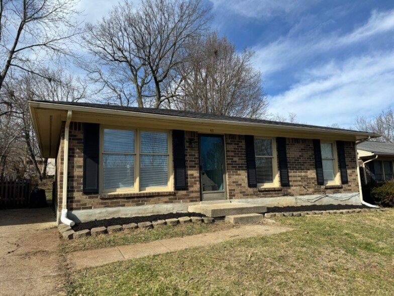 Primary Photo - 481 Fox Harbour Dr