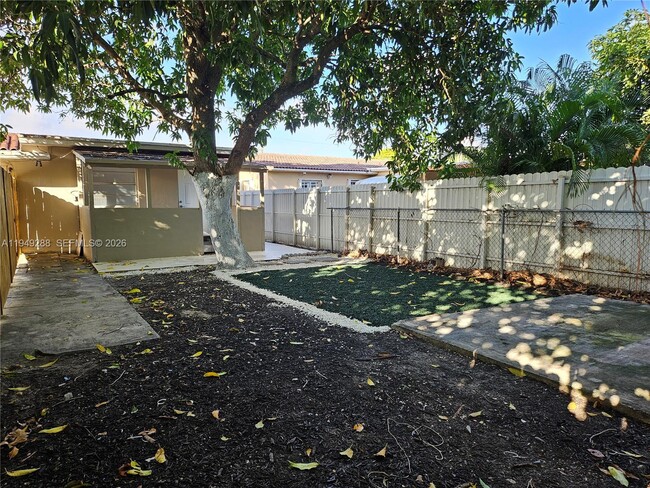 Building Photo - 7416 SW 21st St