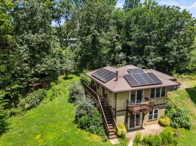 Building Photo - 10 Wellspring Ln