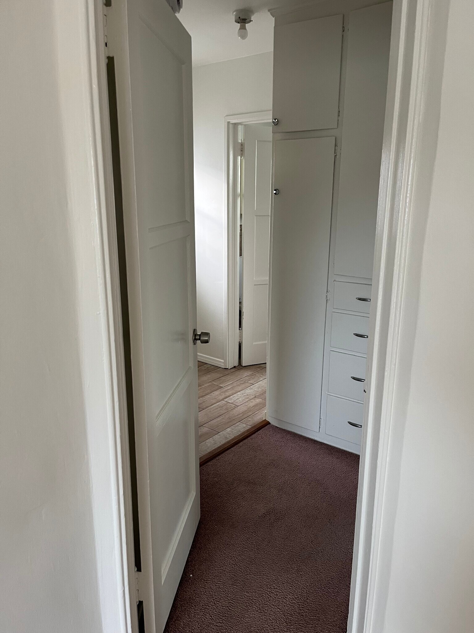 Building Photo - 811 E Nutwood St