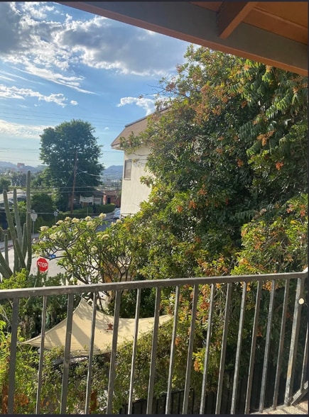 Building Photo - 1630 Griffith Park Blvd