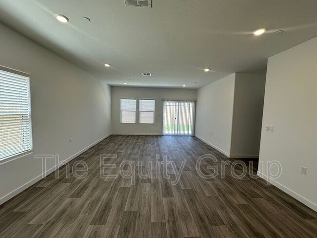 Building Photo - 2502 Cambridge Ct