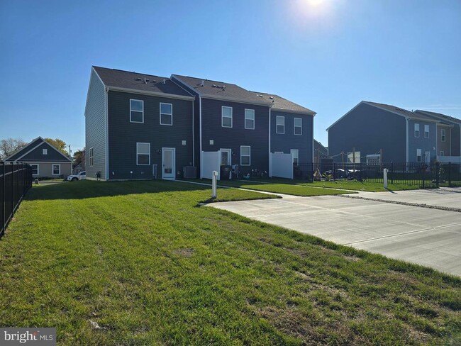 Building Photo - 10935 Farmerfield St