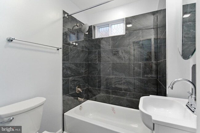 Building Photo - 2114 E Birch St