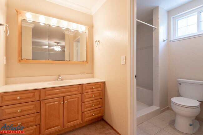 Building Photo - Beautiful Home | Central A/C | Desirable Location