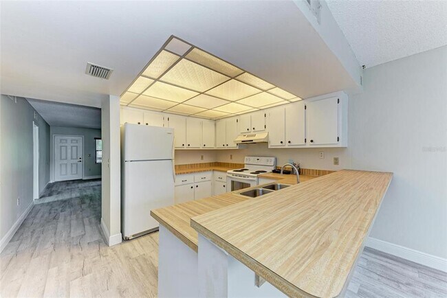 Building Photo - 425 30th Ave W