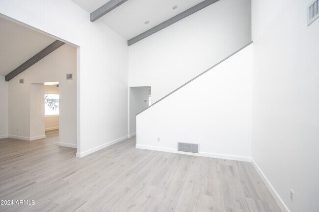 Building Photo - 1052 E Sandpiper Dr