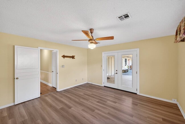 Building Photo - 1910 W 4th St S