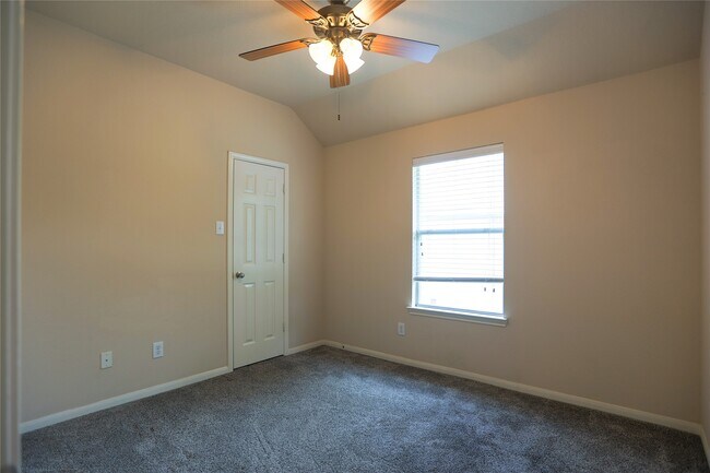 Building Photo - 5102 Heatherdawn Ct