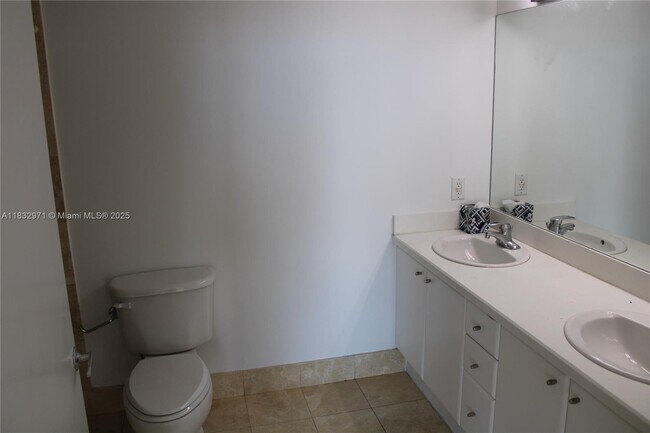 Building Photo - 2475 Brickell Ave
