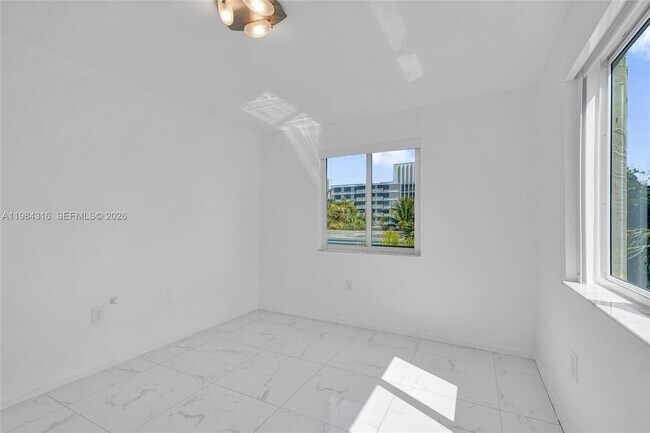 Building Photo - 10065 Bay Harbor Terrace