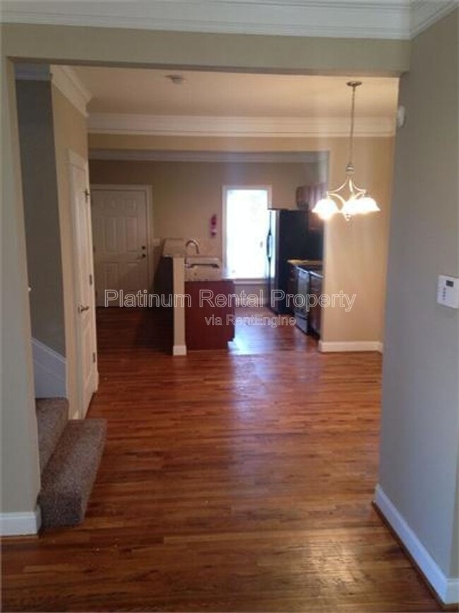 Building Photo - 750 Terry St SE