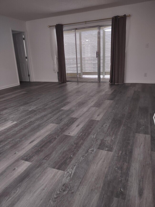 Building Photo - 3212 Strawflower Way