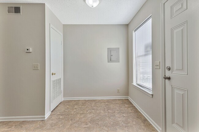 Building Photo - 3319 Felicia St