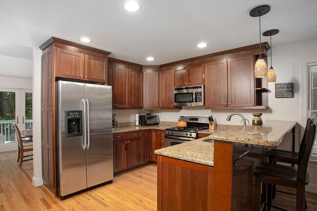 Building Photo - Contemporary 3-Bedroom 2-Bath Townhome in Chapel Hill Close to UNC and Hospital!