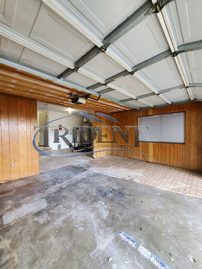 Building Photo - Cute 3 bedroom, 1 ½ bath house