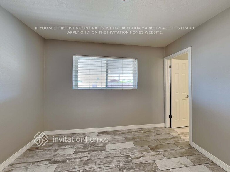 Building Photo - 7327 E Palm Ln