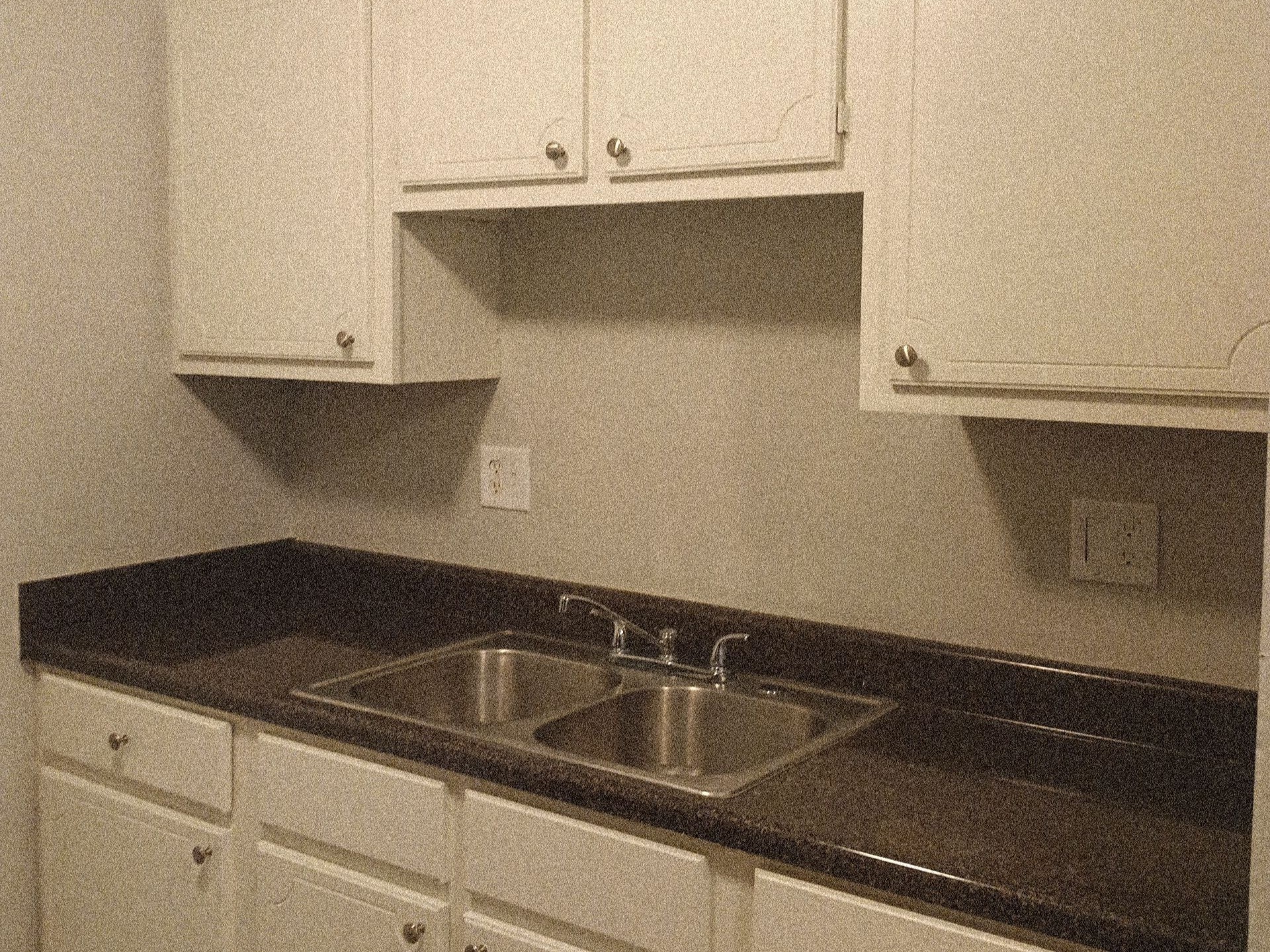 Building Photo - 12 Susan Cv