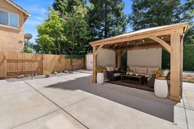 Building Photo - Beautiful Four Bedroom in Folsom