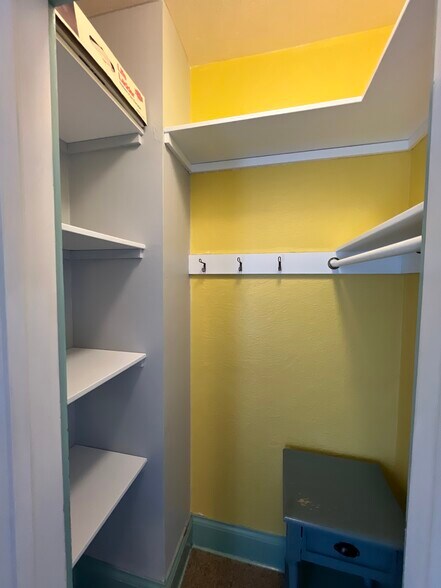 Building Photo - 616 W Mulberry St