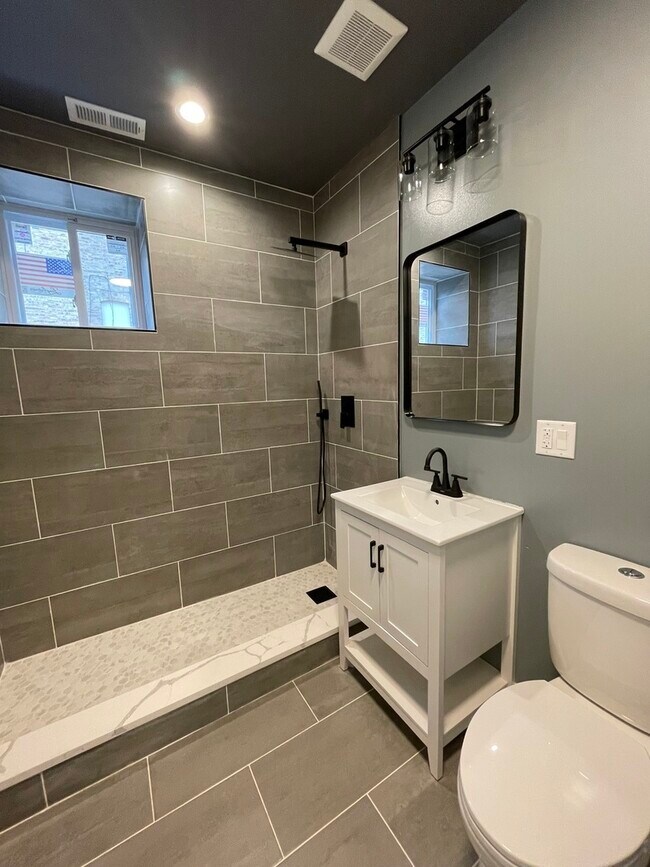 Building Photo - 1531 S Harding Ave