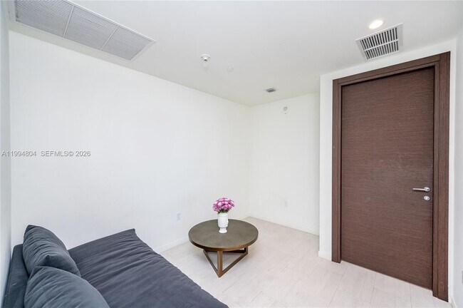 Building Photo - 1000 Brickell Plaza