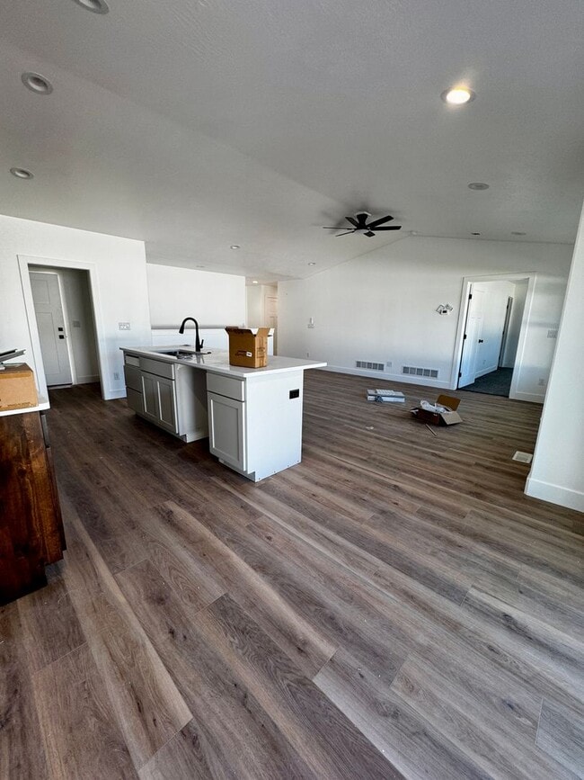 Building Photo - 503 Jeanine Dr