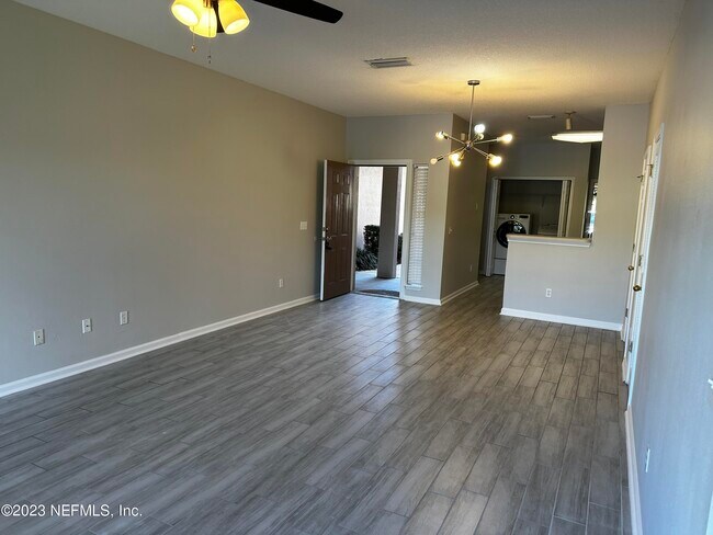 Building Photo - 559 Southbranch Dr