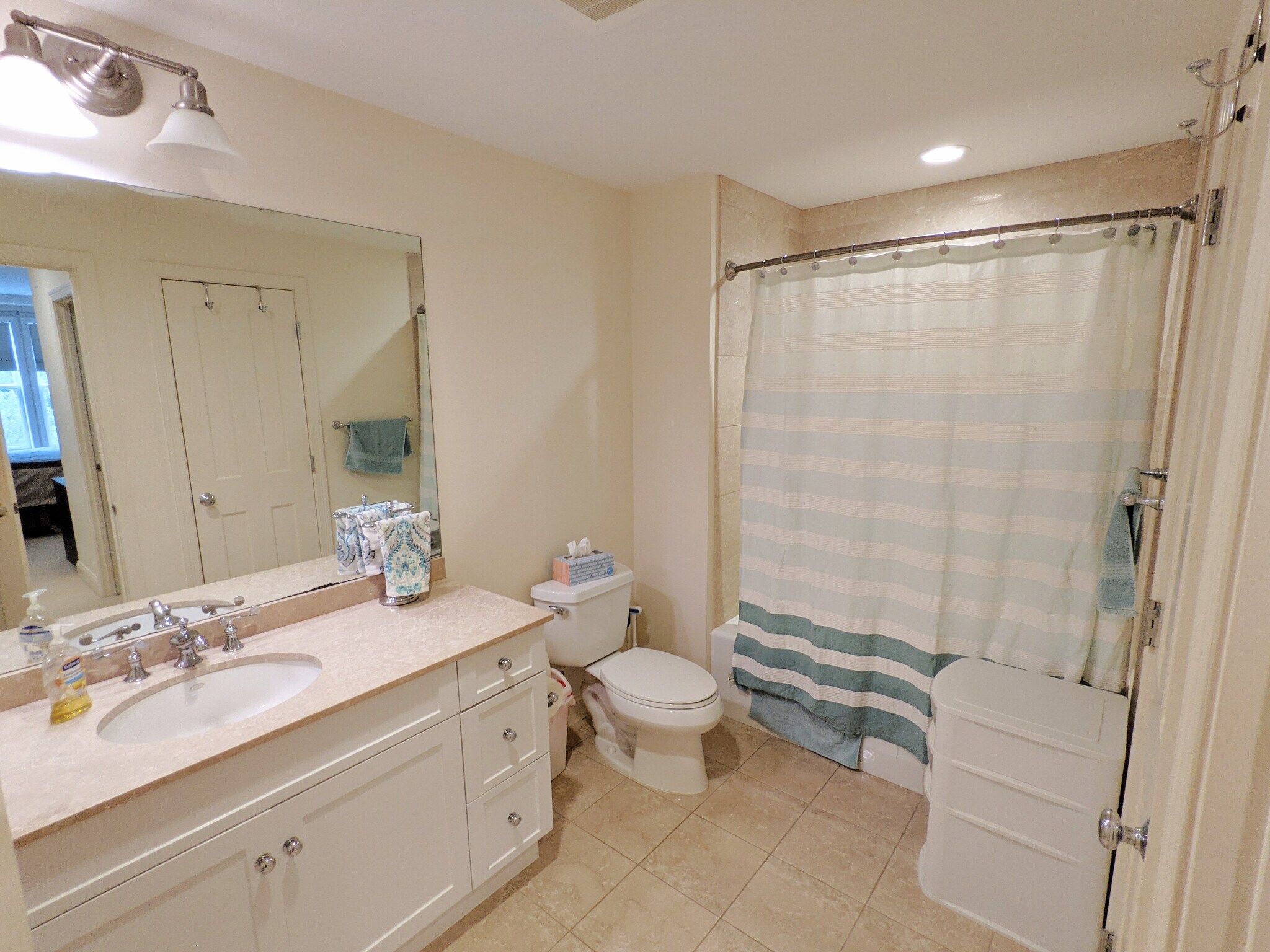 Building Photo - 2 Saint Paul St