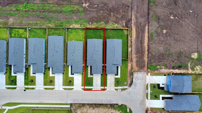Building Photo - 317 Brandi Dr