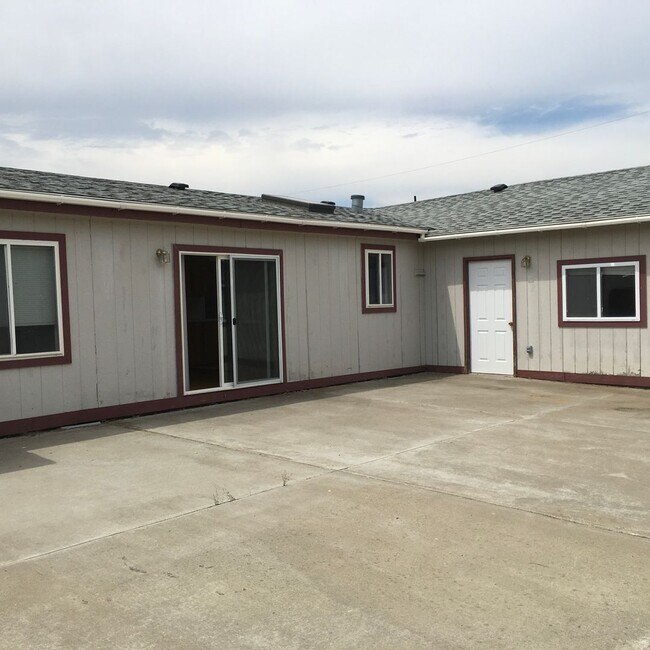 Building Photo - 4 Bed House in Cove