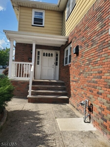 Building Photo - 32 Harding Ct