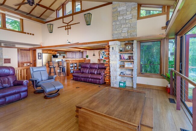 Building Photo - 5030 Lake Mendota Dr