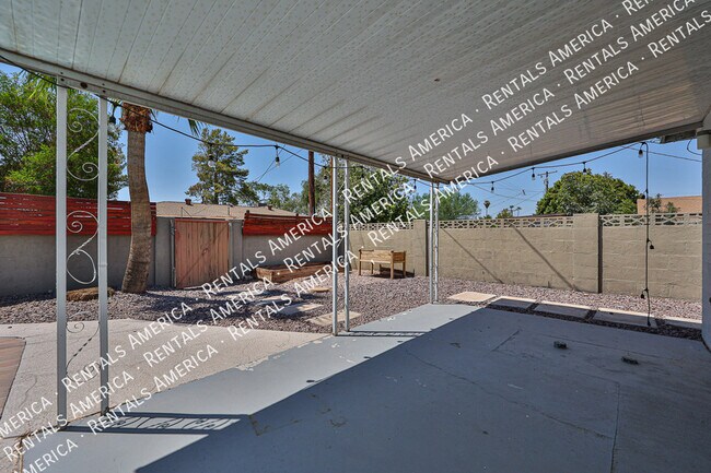 Building Photo - 3614 S Newberry Rd