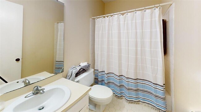 Building Photo - 710 Old Creek Rd