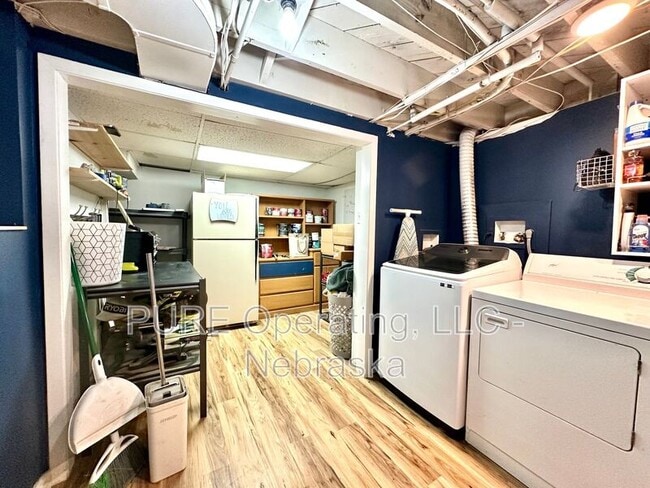 Building Photo - 5011 Miami St