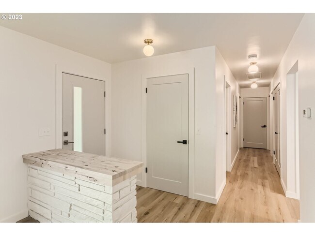 Building Photo - 2020 Wembley Park Rd